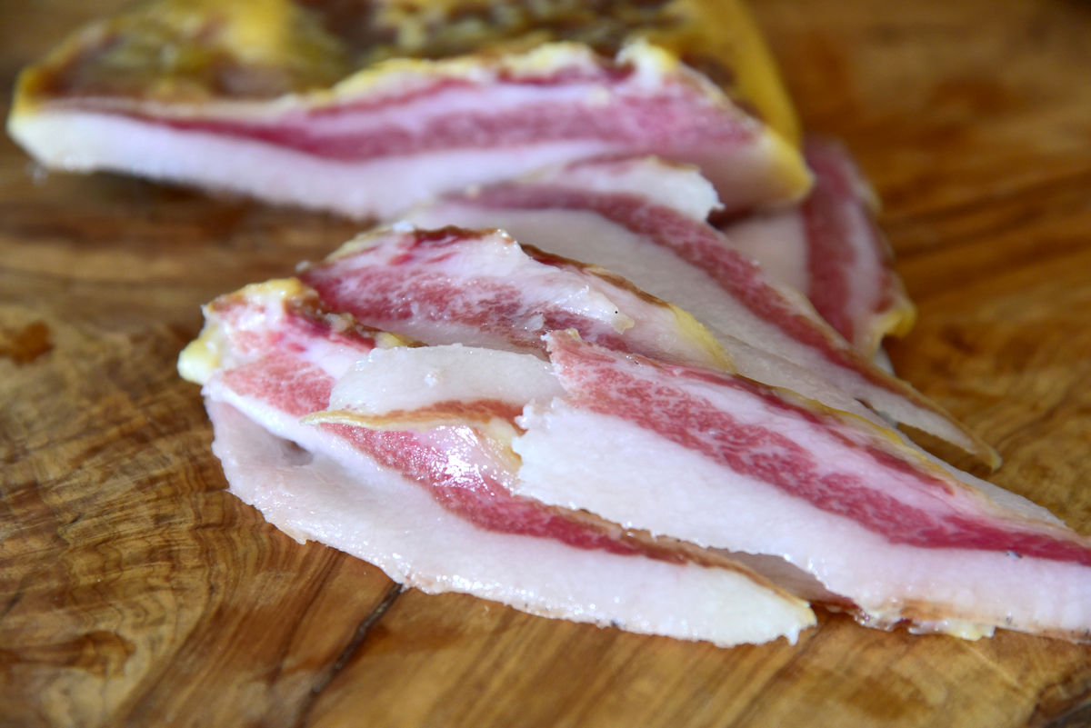 Guanciale di suino nero Lucano