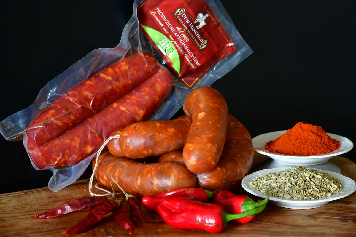 Fresh organic semi-spicy sausage